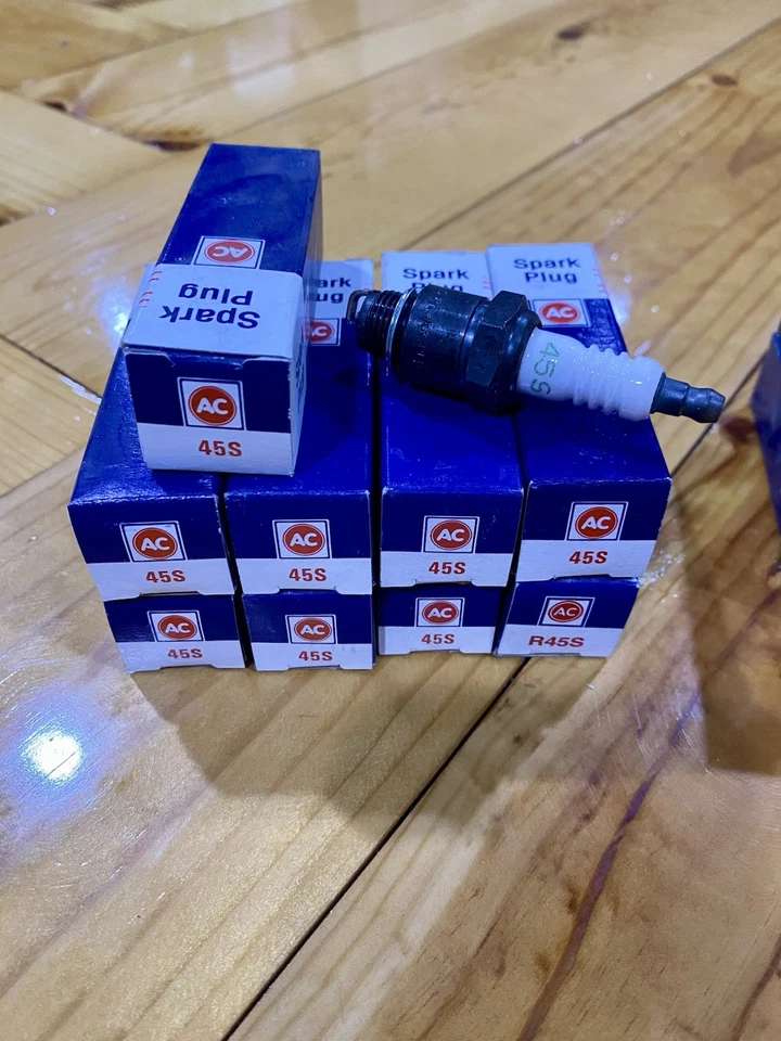 New Genuine GM ACDelco Spark Plugs R45S Set Of 9 - Image 1 of 1