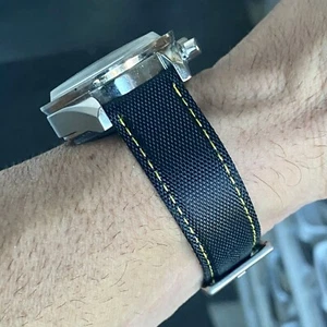 Correa de reloj de lona/cuero de tela de vela negra de 22 mm con puntada AMARILLA BARRAS QR - Imagen 1 de 12
