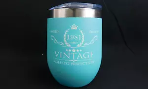 Bicchiere vino vintage compleanno Sodilly 1981 12 oz acciaio inox con coperchio/paglia - Foto 1 di 6