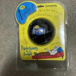 My Analyst Psychotherapy On A Budget Magic 8 Ball Accoutrements Sellado Nuevo en Paquete 2001 - Imagen 1 de 2