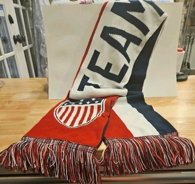 Lenço de malha oficial da equipe olímpica dos EUA vermelho, branco e azul inverno 70" em excelente estado usado - Imagem 1 de 4