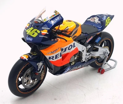 Minichamps 1/6 Scale 062 027146 Honda RC211V Repsol V.Rossi #46 Moto GP 2002 - Image 1 of 4