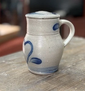 Vintage Rowe Pottery Works Salt Glazed Mug 1991 w/ Lid Heart Design 14 oz 5” H - Picture 1 of 8