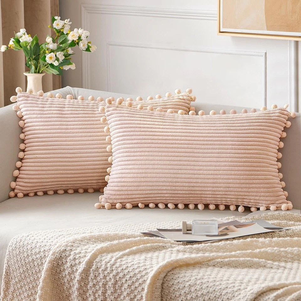 Pack de 2 Fundas de Almohada Decorativas Boho Rosa Claro con Pompones 12x20 Foto 1 de 4