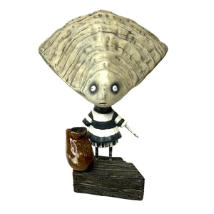 TIM BURTON TRAGIC TOYS, OYSTER BOY PVC FIGURE 2003 - Picture 1 of 2