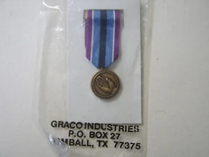 HUMANTARIAN SERVICE  MEDAL - MINIATURE SIZE BY GRACO INDUSTRIES NIP :KY23-11 - Picture 1 of 1