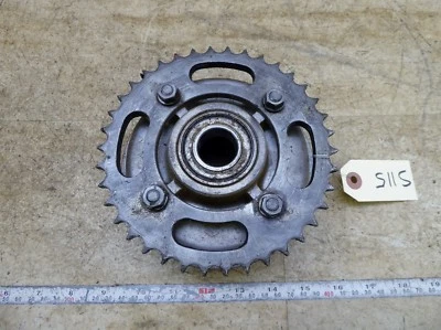 Suzuki S32 Olympian 150 S115 1966. piñón trasero y soporte Foto 1 de 4