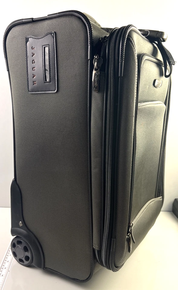 Maleta con ruedas Jaguar gris 23"x14"x 11,5" usada ¡poca y en gran forma! Foto 1 de 4