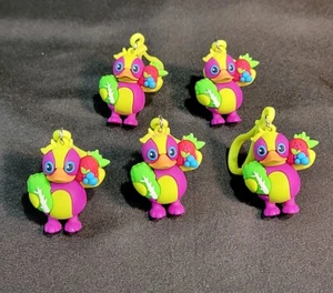 5 Fuchsia Gelbe Ente mit Obst Gemüse Erdbeere Heidelbeersalat Beutelanhänger - Bild 1 von 9