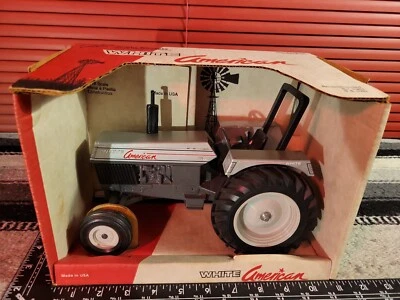 White American 60 1/16 Diecast Farm Tractor Replica Collectible by Scale Models - Image 1 of 4