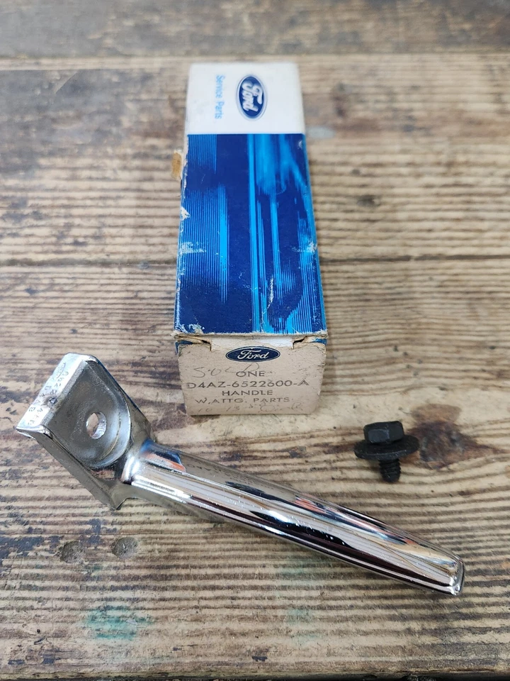 Nuevo de Lote Antiguo Ford 1974 1975 LTD Galaxie Landau Puerta Delantera Manija Interior D4AZ-6522600-A Foto 1 de 4