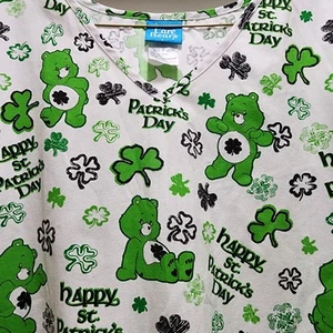 🍀 Care Bears St Patrick’s Day Women's Large Scrub Top Good Luck Bear Nursing - Picture 1 of 7