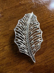 Spilla spilla foglia geometrica marcasite tono argento lavoro aperto LISNER vintage FIRMATA - Foto 1 di 8