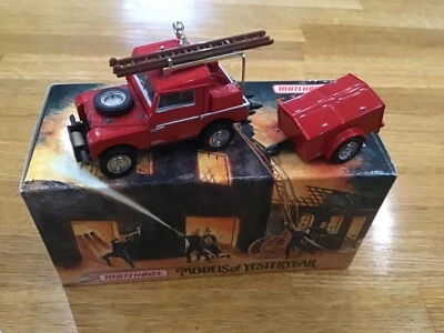 MATCHBOX MODELS OF YESTERYEAR 1952 LAND ROVER & TRAILER WORKS FIRE SERVICE YFE02 - Image 1 of 4