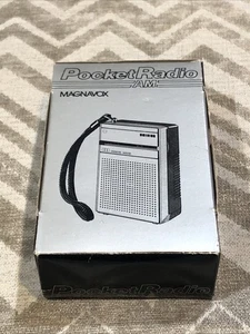 NEU in Verpackung Vintage Magnavox AM Pocket Transistor tragbares Radio 90AL039/44 - Bild 1 von 4