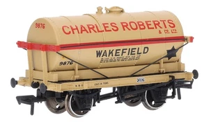 37-650K Bachmann OO Gauge 14 Ton Tank Wagon 9876 'Charles Roberts' (Pre-owned) - Picture 1 of 1