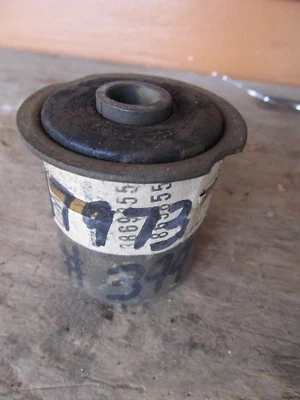 Buje de brazo de control trasero NOS GM Chevelle SS Oldsmobile 442 Pontiac GTO 3997973 Foto 1 de 2