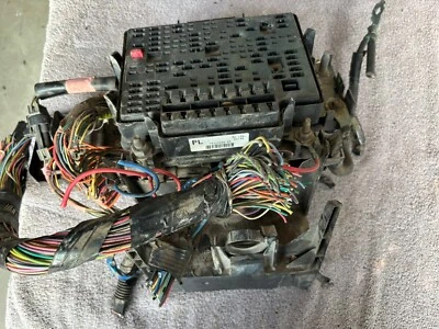 Chevrolet Silverado Suburban Tahoe 1999-2002 caja de fusibles unión OEM 15328806-05 Foto 1 de 4