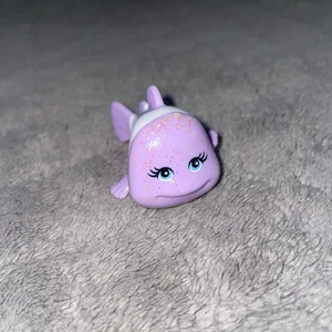 Polly Pocket Shimmer 'n Splash Spielset Ersatz Lila Fisch Glitzer Glitter - Bild 1 von 7