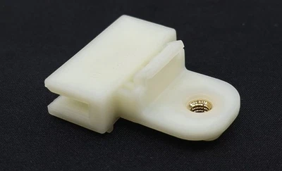 NUEVO OEM Soporte de vidrio para puerta delantera 824132F000 para Kia Spectra 08-09 Forte 10-13 Foto 1 de 4