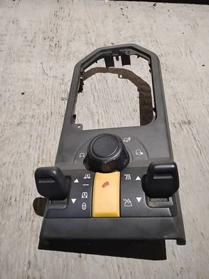 2005-2007 Land Rover LR3 Center Console Bezel Panel Trim Terrain Switch - Image 1 of 4