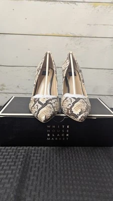 Zapatos de tacón White House Black Market para mujer 7,5 M Olivia Snake en relieve neutros Foto 1 de 4