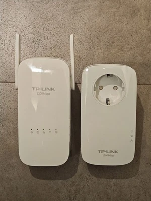 Powerline TP-Link TL-WPA8630 Kit AV1200 Powerline, Wi-Fi Dual Band, 3 Porte Giga - Immagine 1 di 4