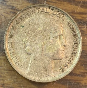 1942/2-S Uruguay 20 Centesimos Nice Original VF KM-29 One Year Type CHRC - Picture 1 of 2