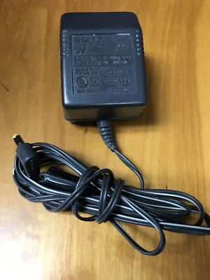 Adaptador de corriente alterna Sony AC-T46 9V 600mA Foto 1 de 4
