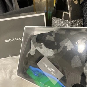 Michael Kors Scarf And Hat - Picture 1 of 5