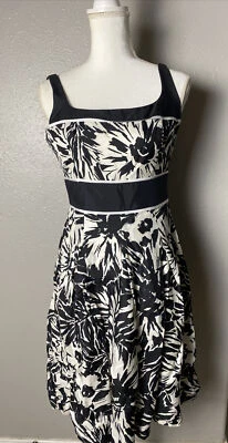 VESTIDO PLISADO A RAYAS SIN MANGAS WHITE HOUSE BLACK MARKET 4 Foto 1 de 4