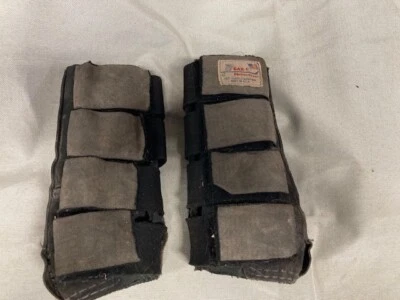 Botas de protección para caballos Bar F talla mediana negras 4 correas de gancho y bucle. Foto 1 de 2