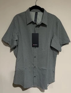 NWT Men’s Lululemon Size Medium Airing Easy Short Sleeve Shirt Collared CHEH $88 - Picture 1 of 4