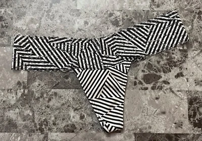 NUEVO CON ETIQUETAS BRAGAS TANGA VICTORIA'S SECRET ROSA PEQUEÑO BLANCO NEGRO ENCAJE GEOMÉTRICO RARAS Foto 1 de 4