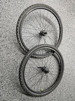 Juego de ruedas Bontrager Select 26” MTB de 9 velocidades para freno de disco o freno de llanta HECHO EN EE. UU. Foto 1 de 4