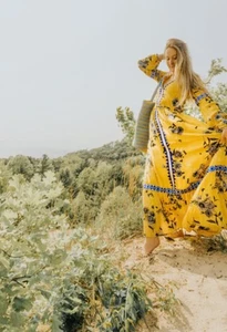 America & Beyond gelb Blumen tief V Boho Maxikleid Neu mit Etikett Gr. S - Bild 1 von 8