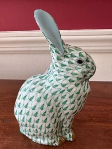 Vintage Herend Hase Kaninchen grünes Fischnetz sitzende Ohren hoch Figur 5,5" Ungarn - Bild 1 von 7