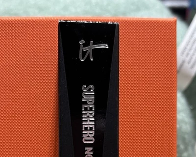 IT Cosmetics Superhero No-Tug Shadow Stick GALLANT GOLD - Size 1.61 g / 0.05 Oz. - Image 1 of 3