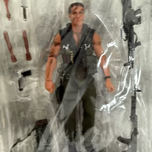 Figura de acción Arnold Schwarzenegger Commando 17,5 cm héroe de película años 80, estilo NECA - Imagen 1 de 12