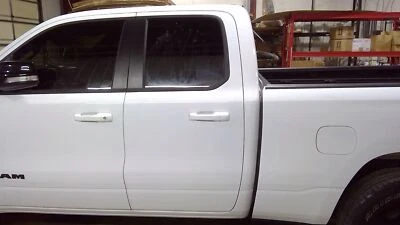 Dodge Ram 2019-24 nuevo estilo doble cabina izquierda conductor puerta trasera conjunto blanco-PW7 Foto 1 de 3