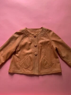Chaqueta estilo retro con botones de cuero suave mantecoso naranja pálido Chico's 1 de CHICO'S Foto 1 de 4