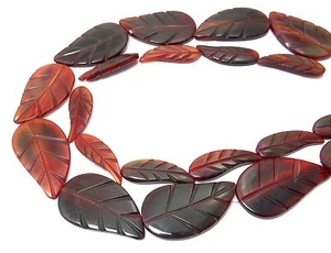 😏 Rotes Horn "Blätter" Horn-Perlen Strang mit Blatt-Gravur zwei Größen beads 😉 - Picture 1 of 3