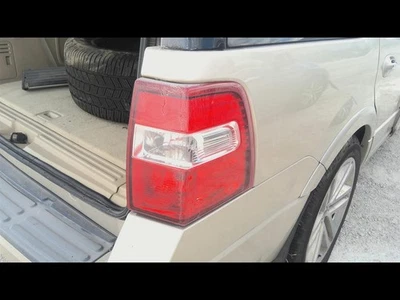 Luz trasera derecha pasajero Ford Expedition 2007-2009 2010-2013 2014-2017  Foto 1 de 4