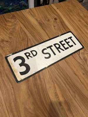 Letrero de metal vintage de la calle 3 - pintado a mano con nombre de dos caras marcador de carretera original Foto 1 de 2