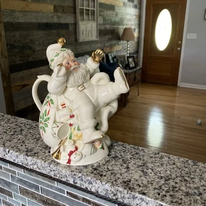 Lenox Vintage Holiday Santa Collection Ice Skating Santa Porcelain Teapot Xmas - Picture 1 of 12
