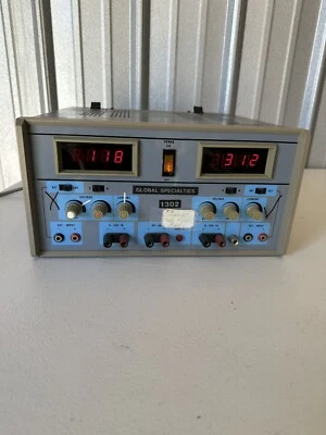 Fuente de alimentación de CC de triple salida Global Specialties 1302, 0-30VDC Foto 1 de 4
