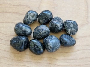 BLACK APATITE 20-25 mm (x1) - Picture 1 of 3