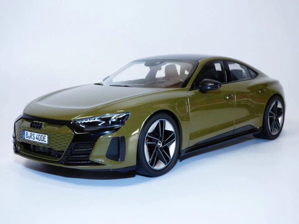 AUDI RS E-TRON GT Vert Olive 1/18 Foto 1 de 1