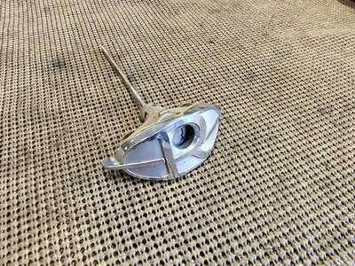 Buick Riviera and Riviera GS 1971 1972 montaje emblema bloqueo maletero 9832953 Foto 1 de 4