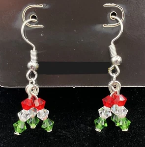 Rote klare & grüne Kristallperlen Ohrringe von Neanie-Bot - Bild 1 von 1